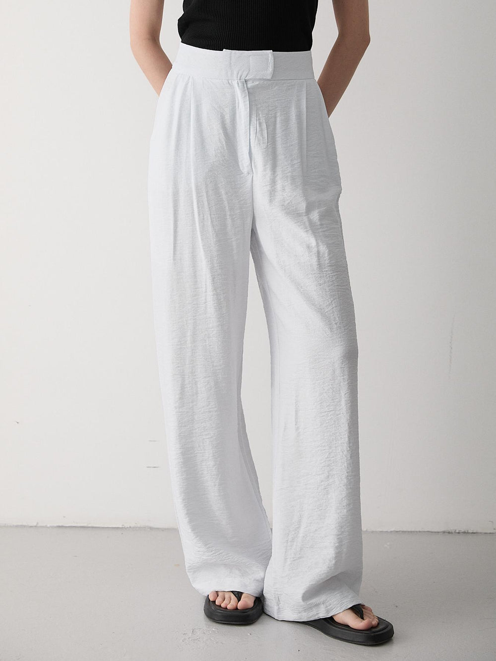 Beyaz Cırt Cırt Kapamalı Bol Paça Pantolon