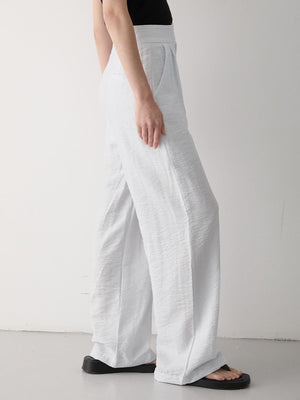 Beyaz Cırt Cırt Kapamalı Bol Paça Pantolon