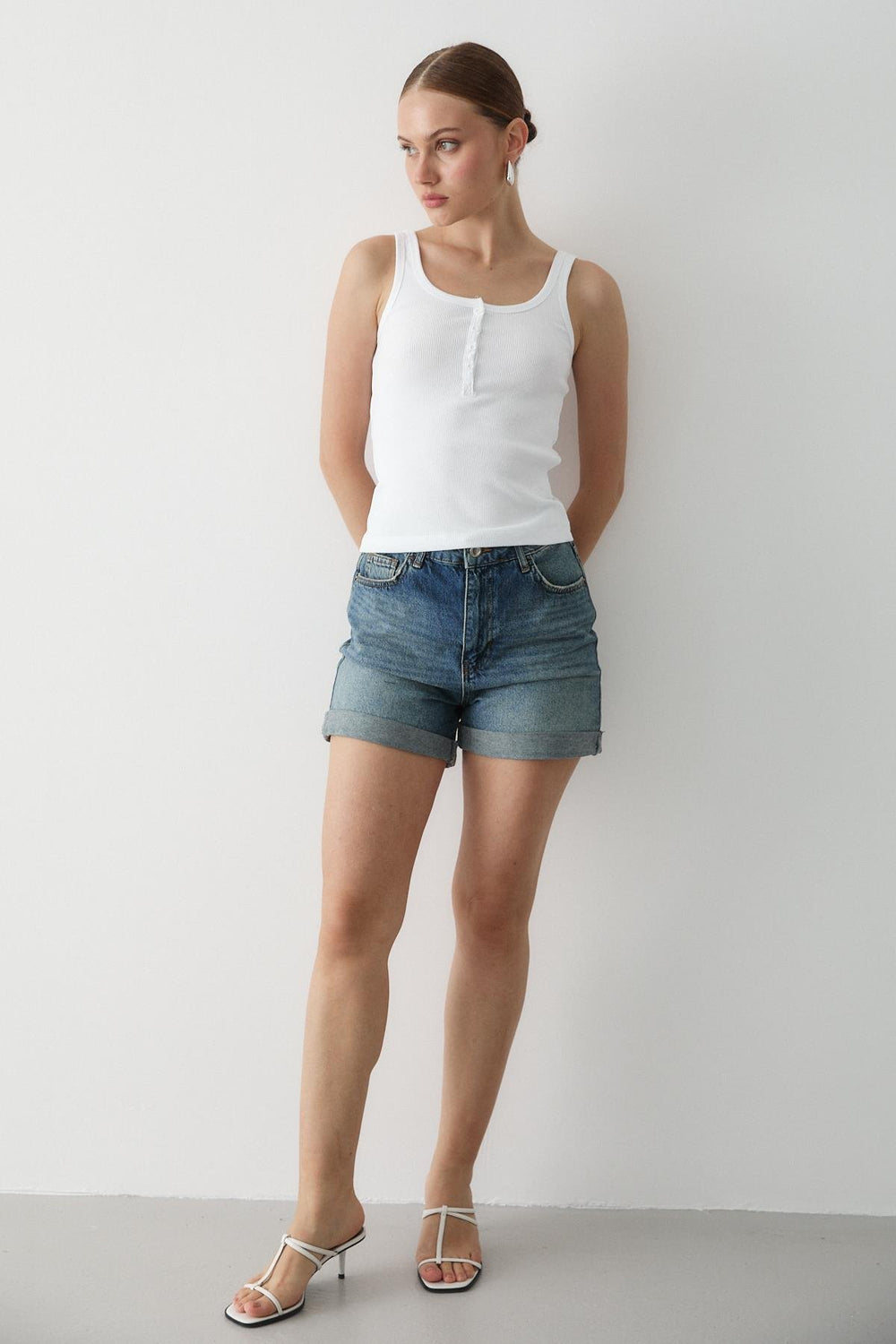 Beyaz Önden Düğmeli Atlet