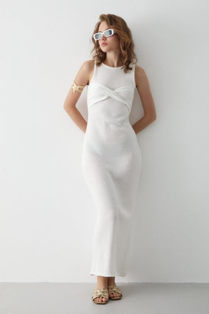 Beyaz Önü Burgu Detaylı Elbise