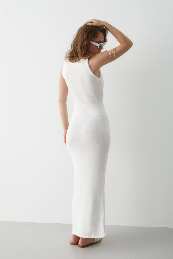 Beyaz Önü Burgu Detaylı Elbise