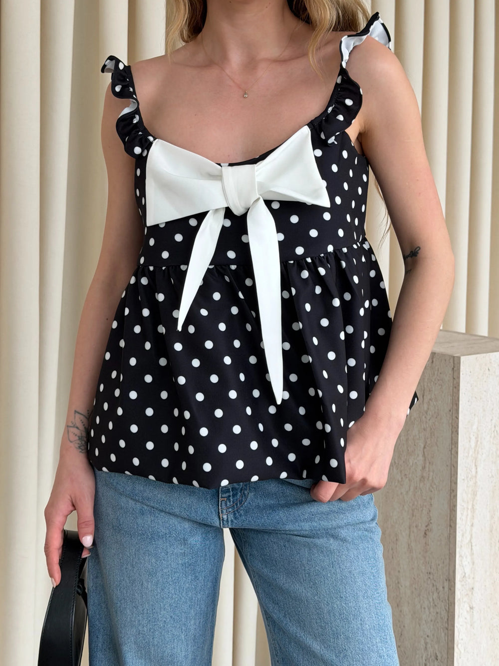 Siyah Önü Fiyonklu Puantiyeli Bluz - 8435