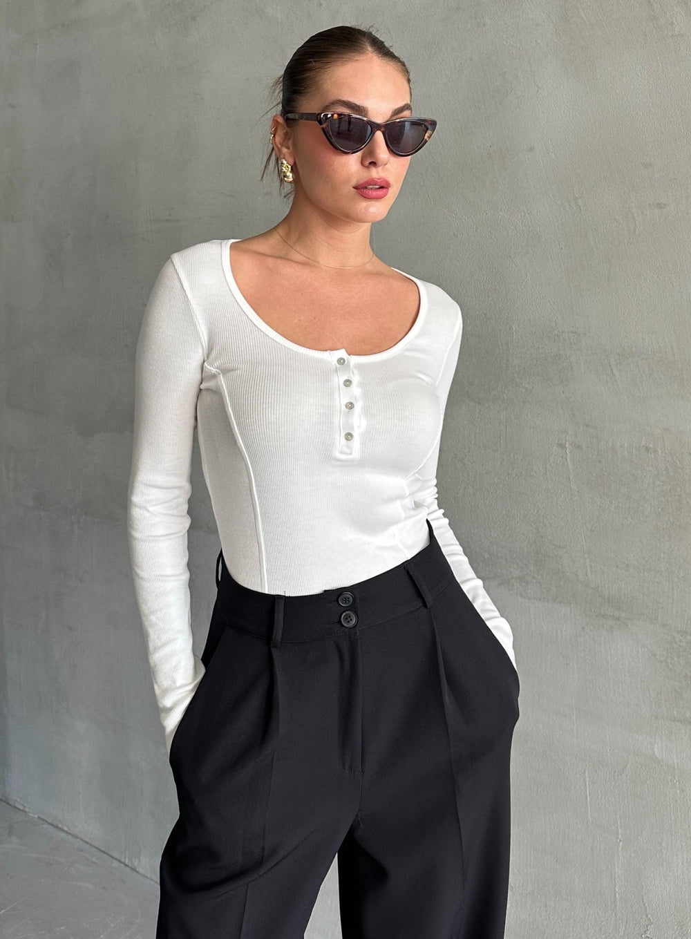 Beyaz Sedef Düğmeli Uzun Tshirt