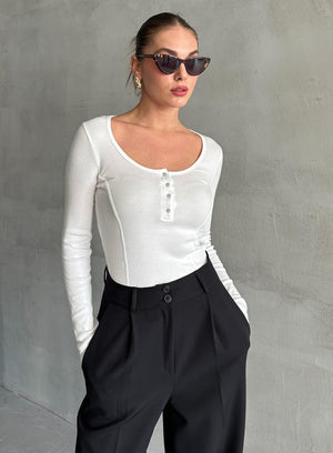 Beyaz Sedef Düğmeli Uzun Tshirt