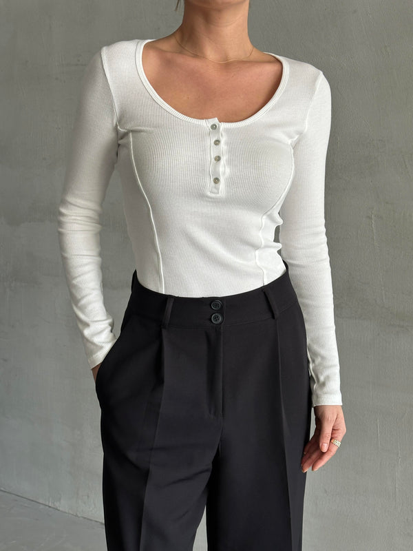 Beyaz Sedef Düğmeli Uzun Tshirt