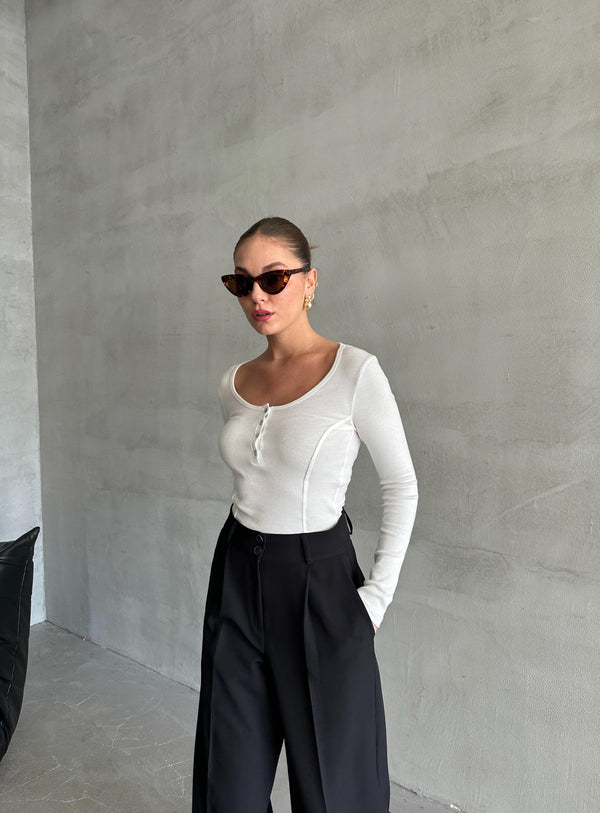 Beyaz Sedef Düğmeli Uzun Tshirt