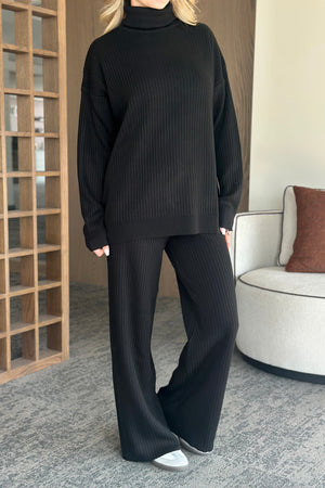 Siyah Boğazlı Fitilli Triko Takım - 4671