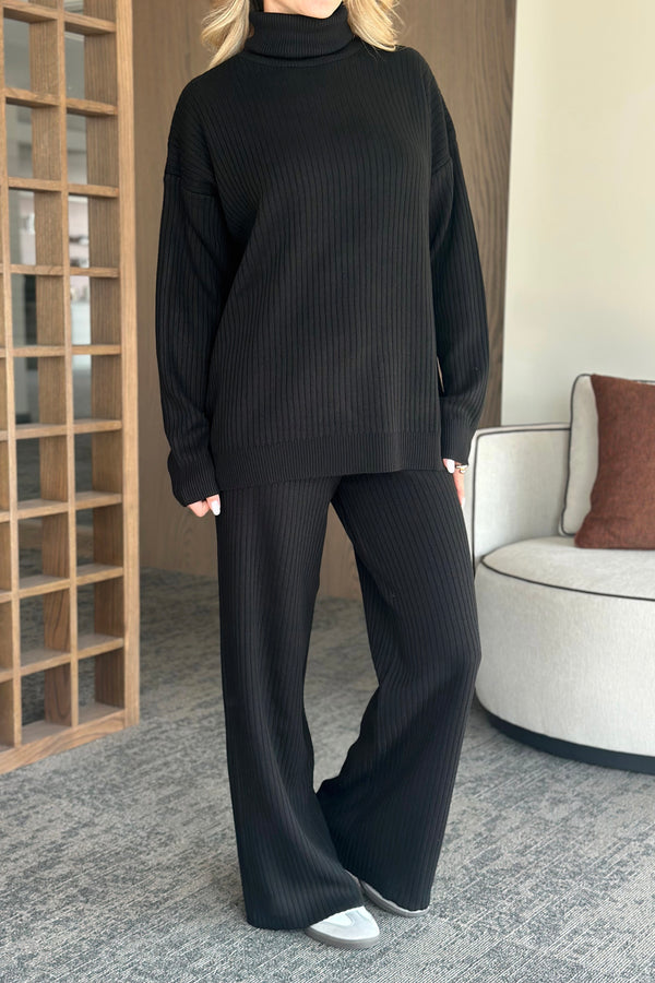 Siyah Boğazlı Fitilli Triko Takım - 4671