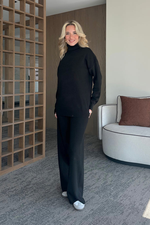 Siyah Boğazlı Fitilli Triko Takım - 4671