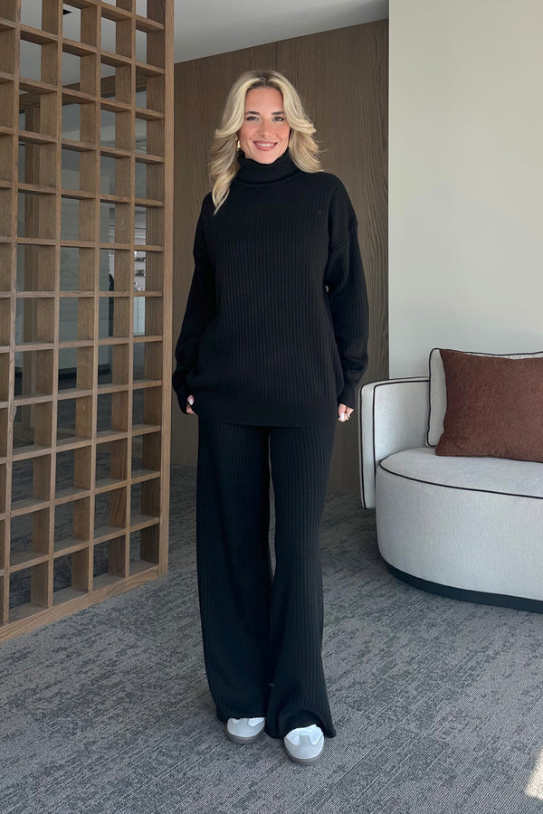 Siyah Boğazlı Fitilli Triko Takım - 4671