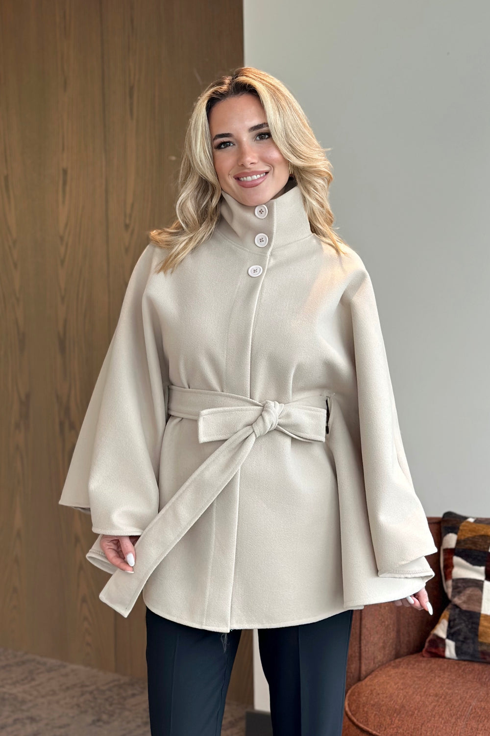 Krem Düğmeli Kuşaklı Kaşe Panço - 2055