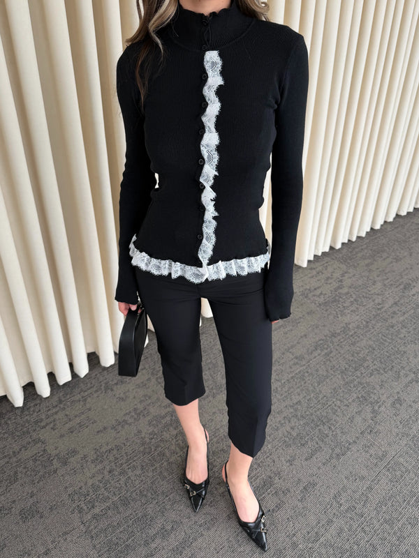 Siyah Dik Yaka Dantel Detaylı Hırka - 2726