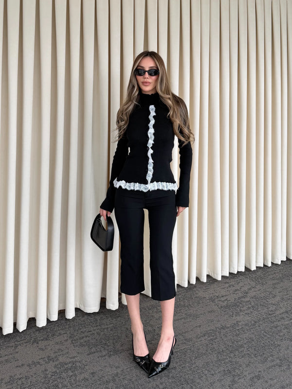 Siyah Dik Yaka Dantel Detaylı Hırka - 2726