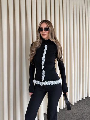 Siyah Dik Yaka Dantel Detaylı Hırka - 2726