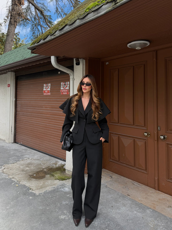 Siyah Pelerin Detaylı Ceket Pantolon Takım - 202604