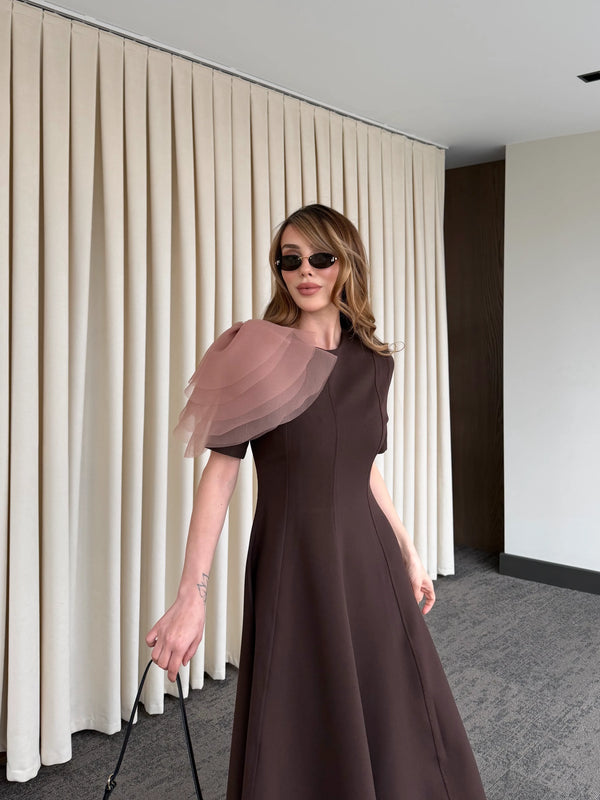 Kahverengi Seyyar Broşlu Elbise - 3151