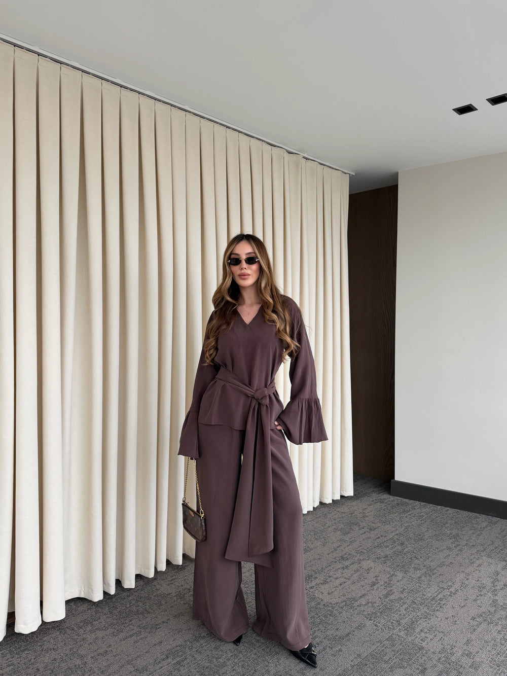 Kahverengi Kolları Volanlı Bluz Pantolon Takım - 0812