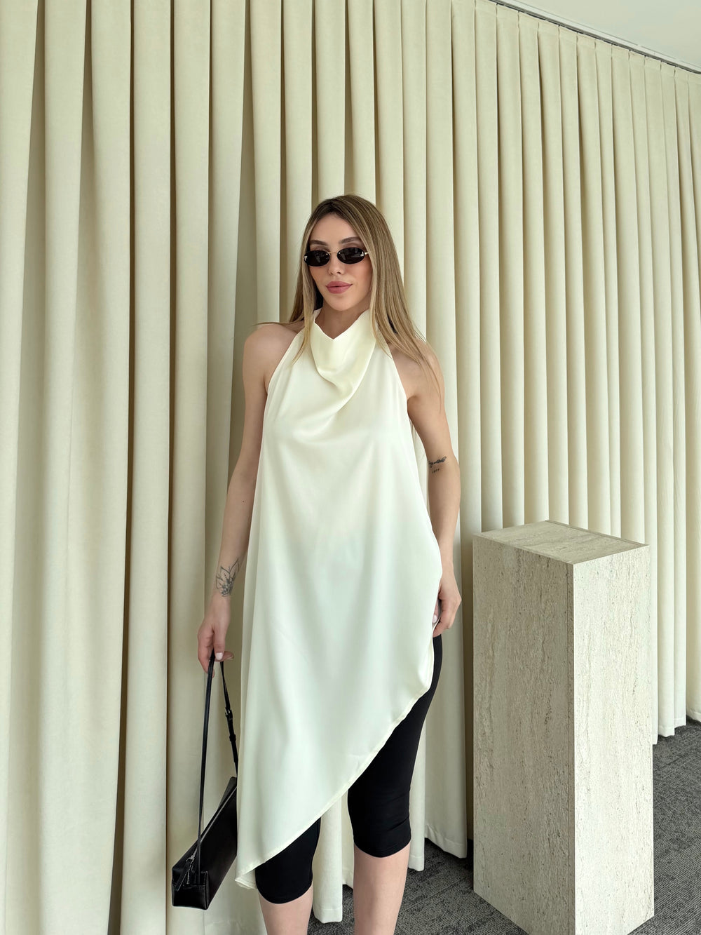 Ekru Sırt Dekolteli Saten Bluz - 103296