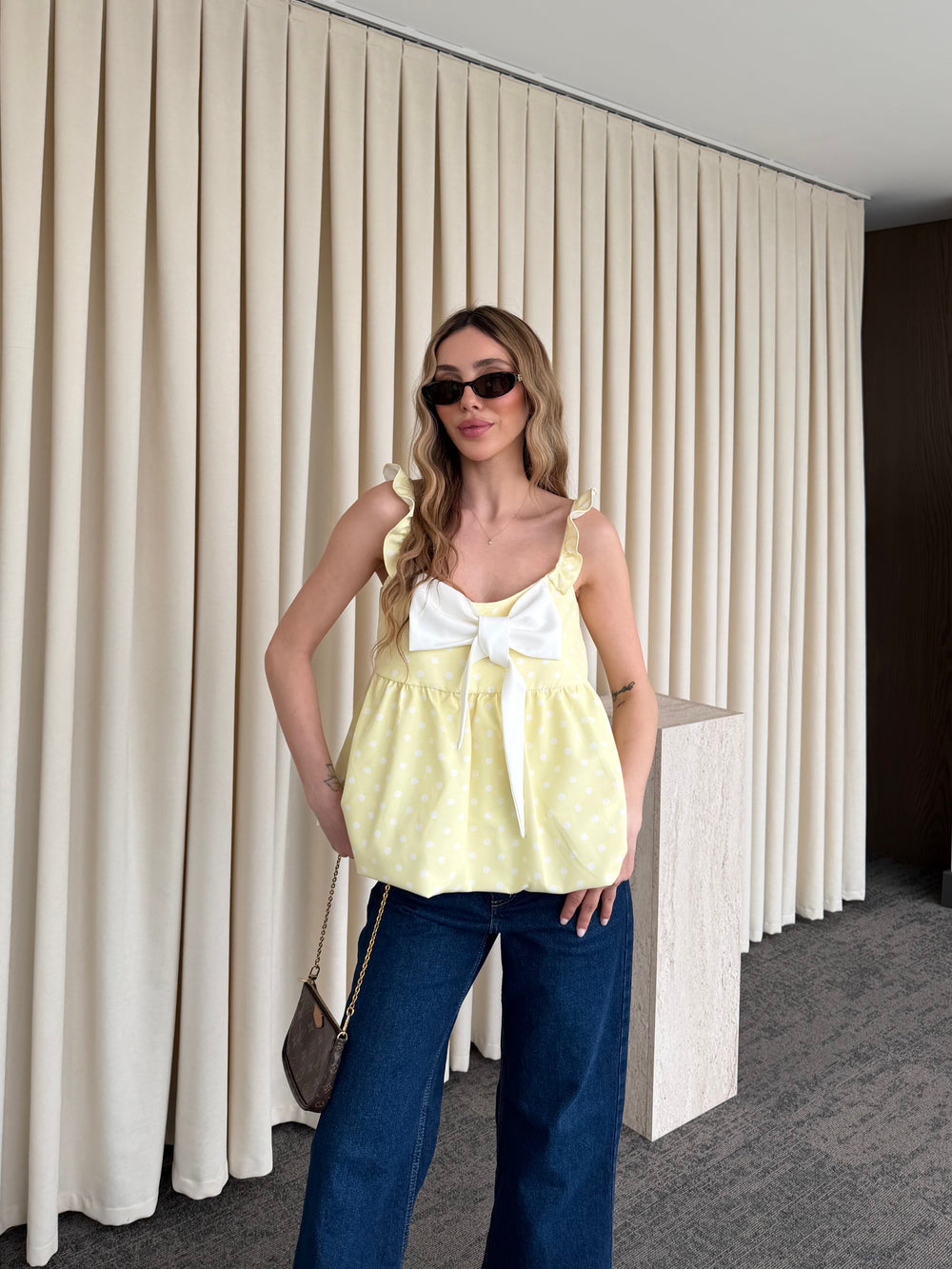 Sarı Önü Fiyonklu Puantiyeli Bluz - 8435