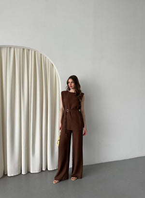 Kahverengi Aksesuar Detaylı İkili Takım