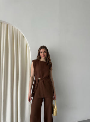 Kahverengi Aksesuar Detaylı İkili Takım