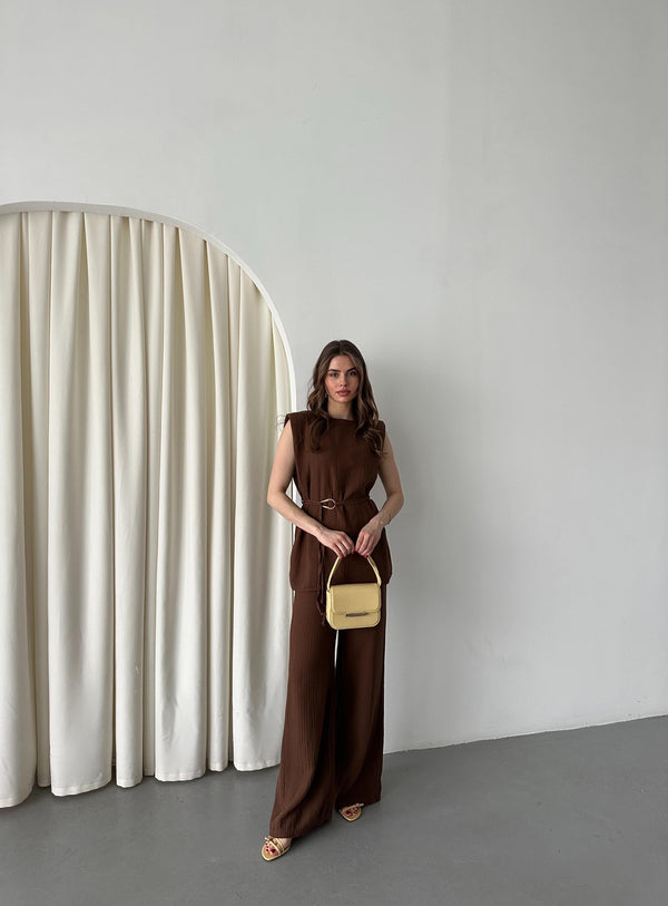 Kahverengi Aksesuar Detaylı İkili Takım