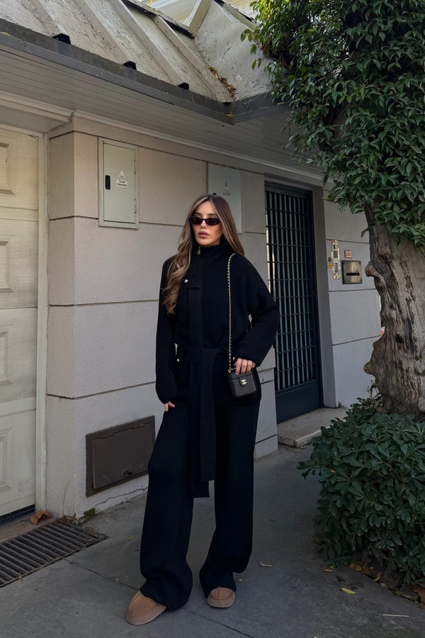 Siyah Dik Yaka Kuşaklı Tasarım Triko Takım - 0808