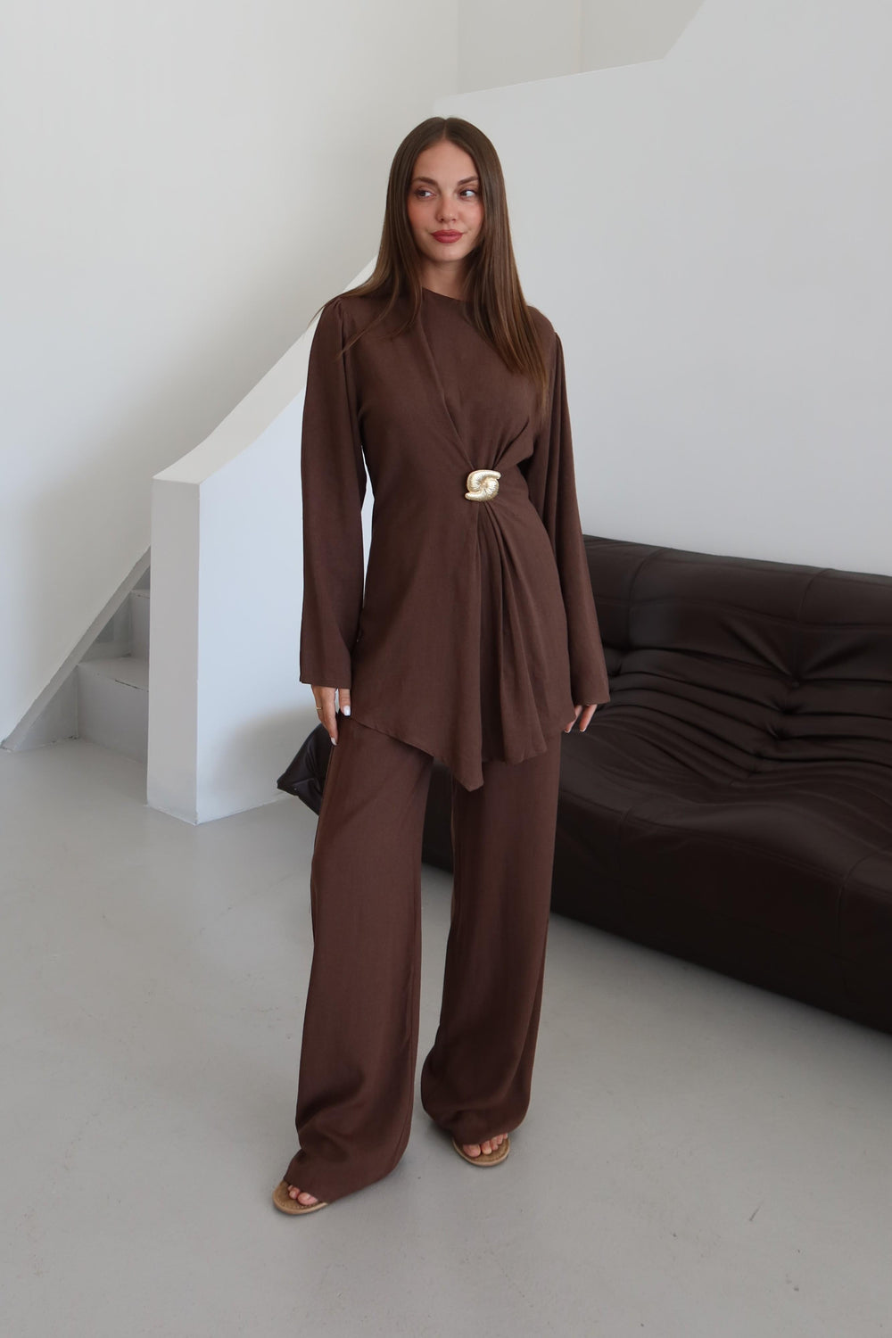 Kahverengi Gold Broşlu Bluz Pantolon Takım