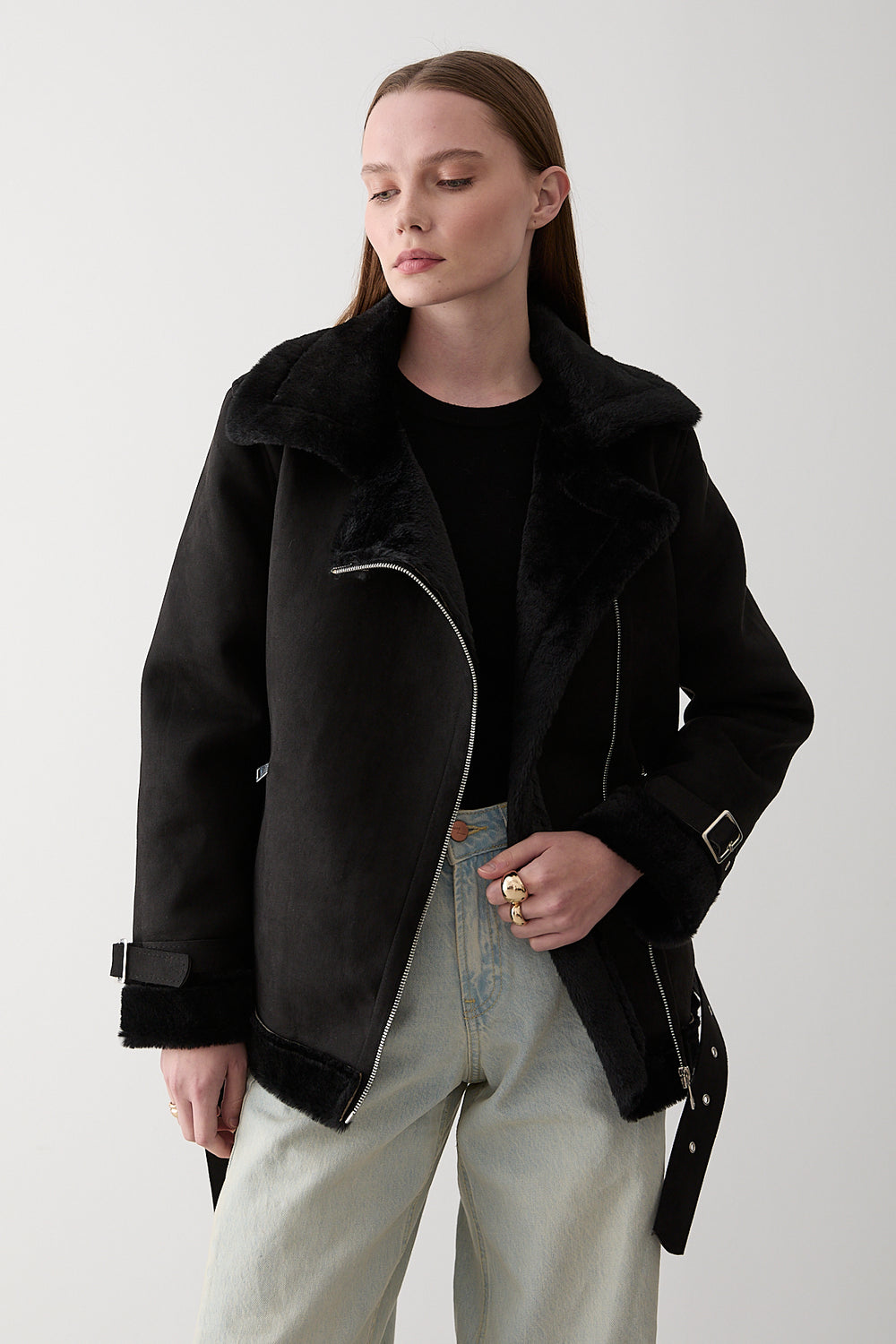 Siyah İçi Kürklü Mont