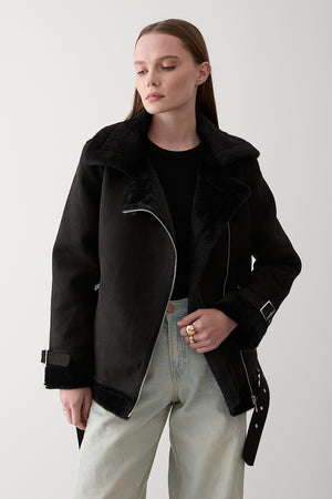 Siyah İçi Kürklü Mont