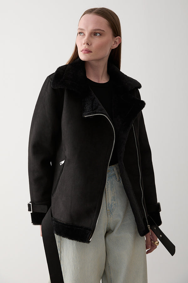 Siyah İçi Kürklü Mont