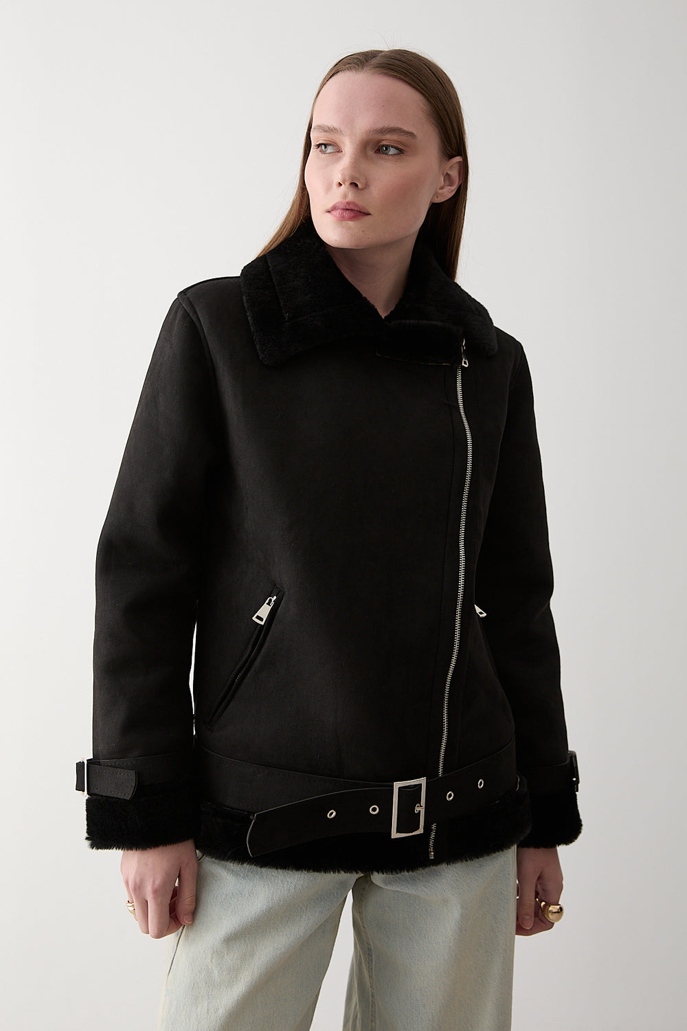 Siyah İçi Kürklü Mont