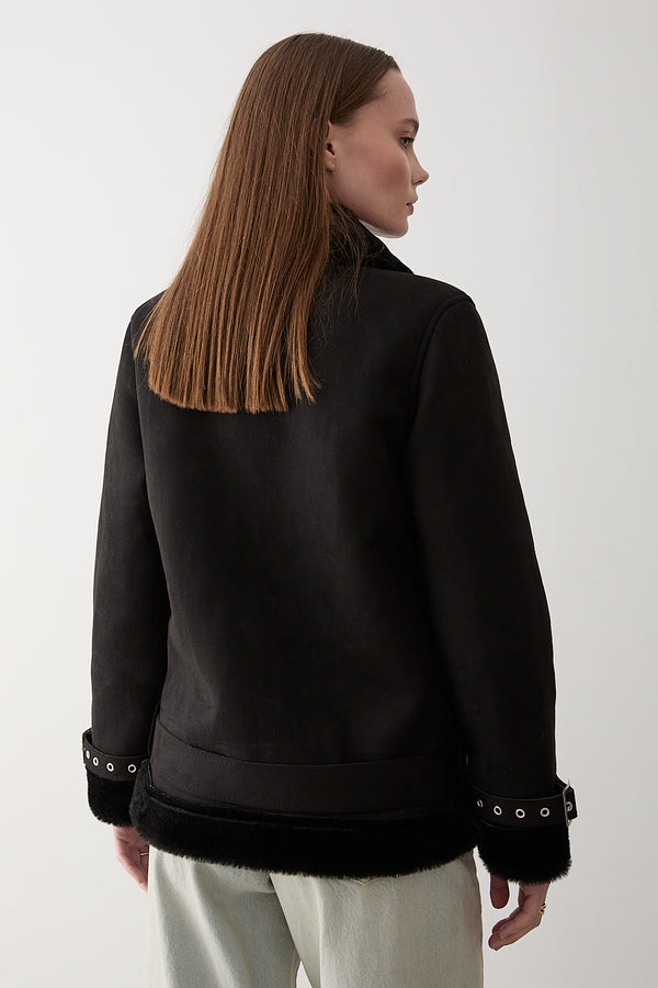 Siyah İçi Kürklü Mont