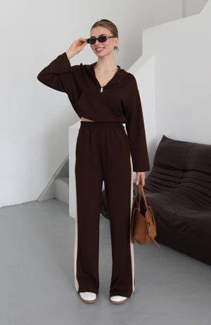 Kahverengi Kapüşonlu Garnili Takım