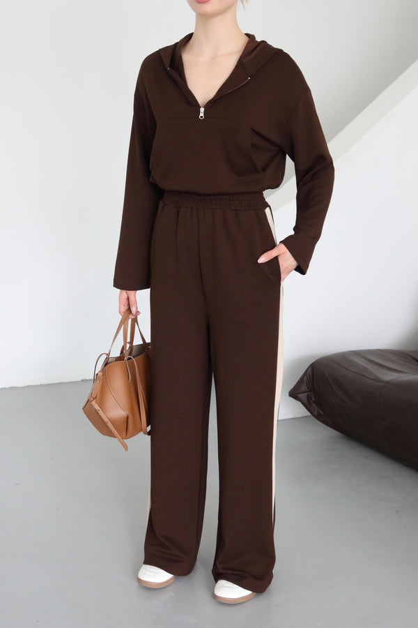 Kahverengi Kapüşonlu Garnili Takım