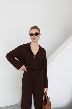 Kahverengi Kapüşonlu Garnili Takım