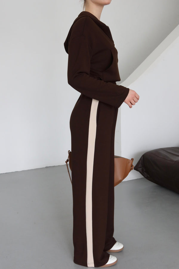 Kahverengi Kapüşonlu Garnili Takım