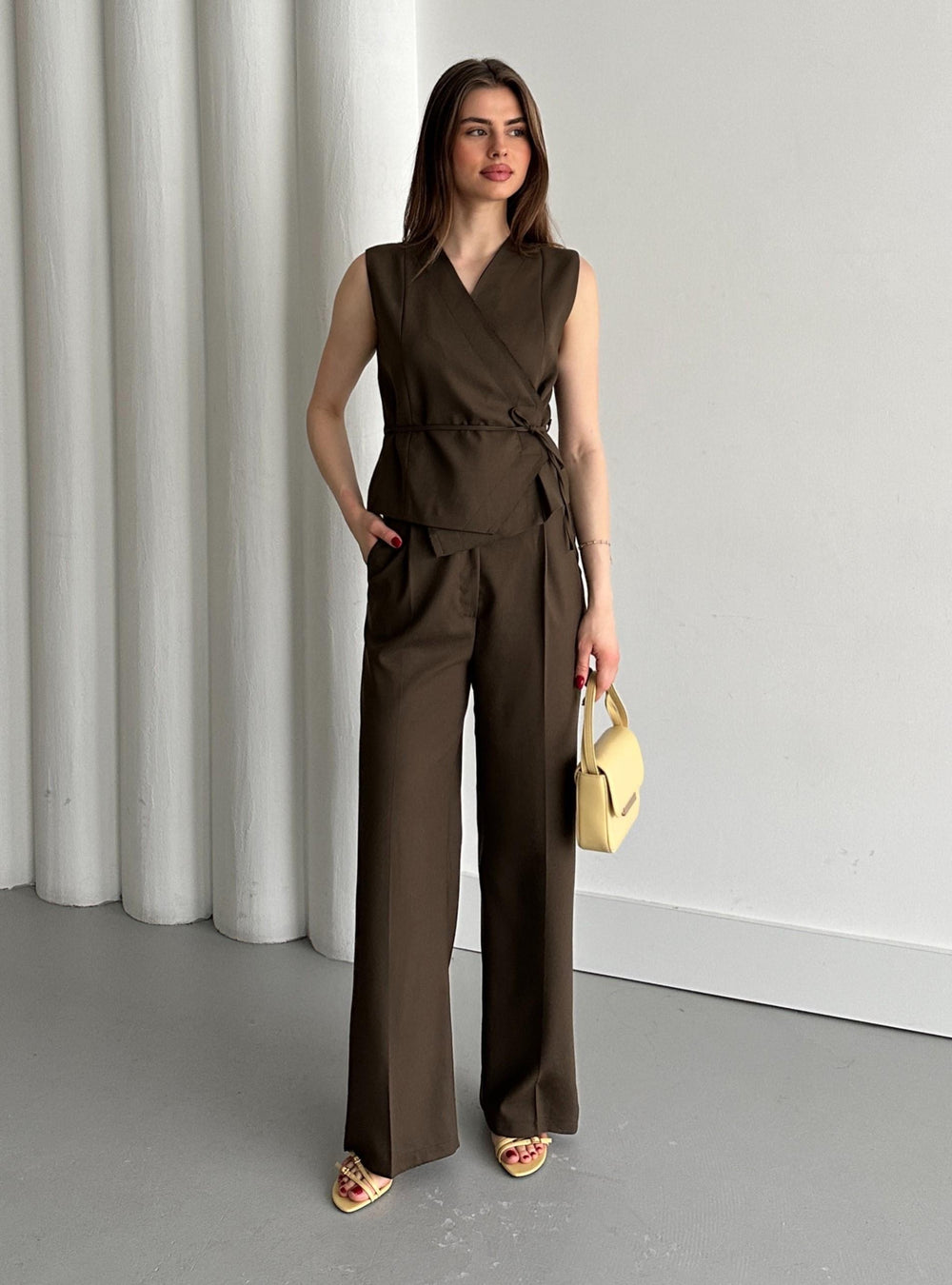 Kahverengi Kruvaze Yaka Yelek Pantolon Takım