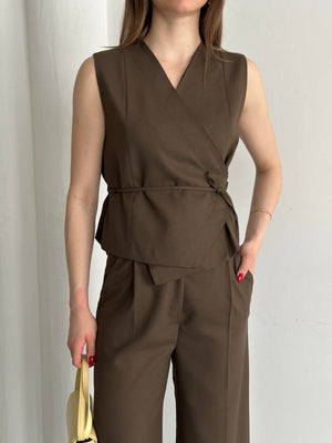 Kahverengi Kruvaze Yaka Yelek Pantolon Takım