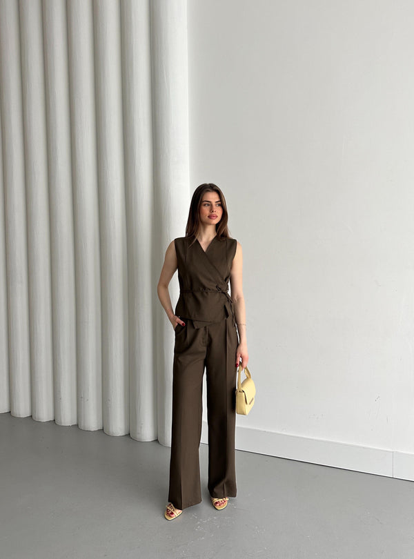 Kahverengi Kruvaze Yaka Yelek Pantolon Takım