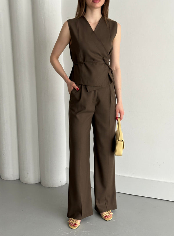 Kahverengi Kruvaze Yaka Yelek Pantolon Takım