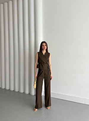 Kahverengi Kruvaze Yaka Yelek Pantolon Takım