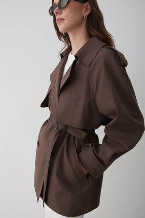 Kahverengi Miyabi Rüzgarlık Detaylı Kuşaklı Kısa Trençkot - 7556