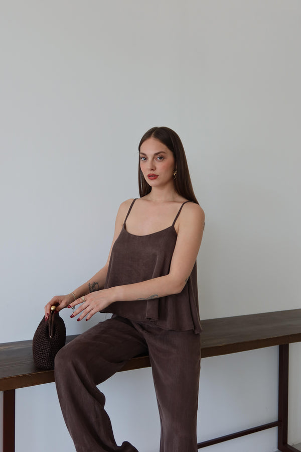 Kahverengi Saten Görünümlü Askılı Bluz Pantolon Takım