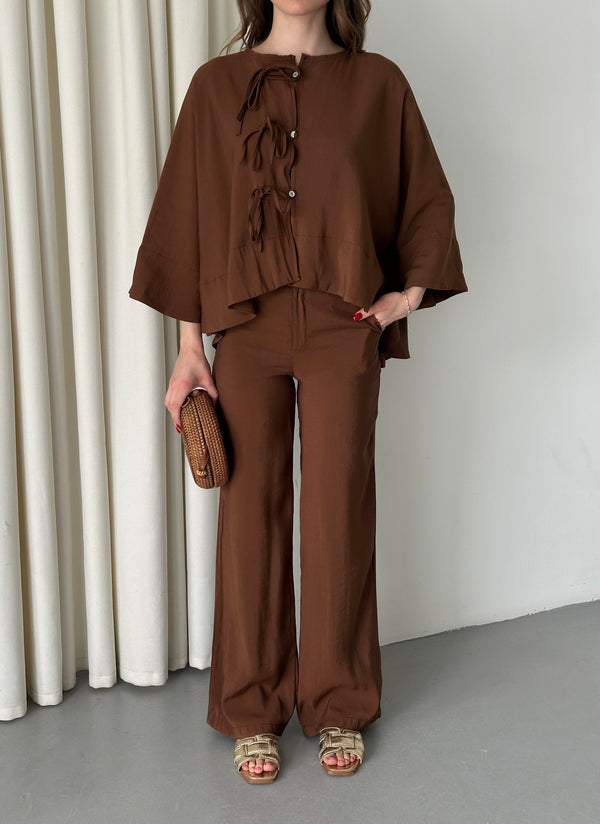 Kahverengi Yarasa Kol Bağcık Düğme Detaylı Takım