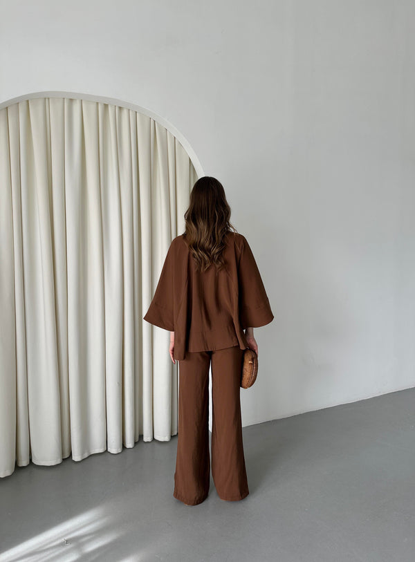 Kahverengi Yarasa Kol Bağcık Düğme Detaylı Takım