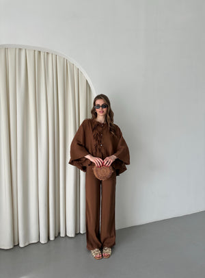 Kahverengi Yarasa Kol Bağcık Düğme Detaylı Takım