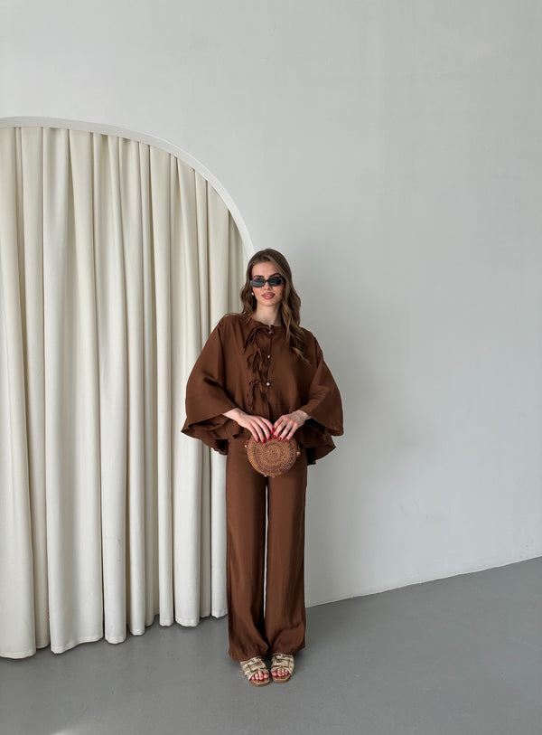 Kahverengi Yarasa Kol Bağcık Düğme Detaylı Takım