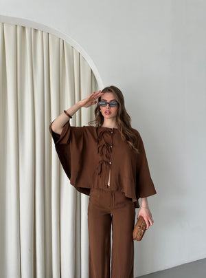 Kahverengi Yarasa Kol Bağcık Düğme Detaylı Takım