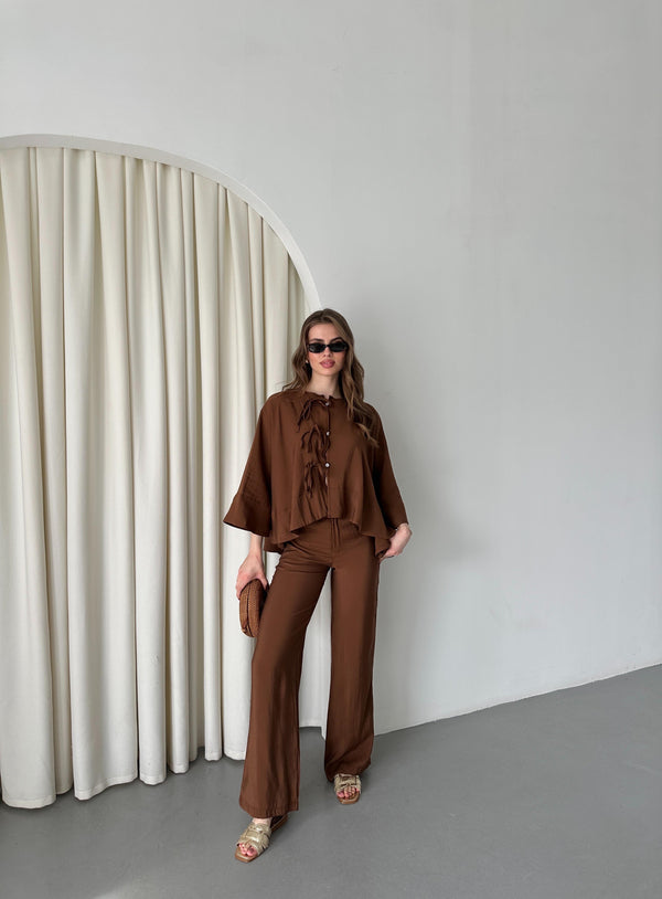 Kahverengi Yarasa Kol Bağcık Düğme Detaylı Takım
